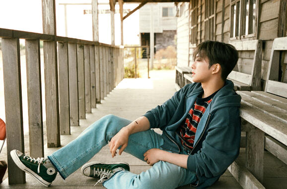 First Howling : WE (Thirsty) (2023)