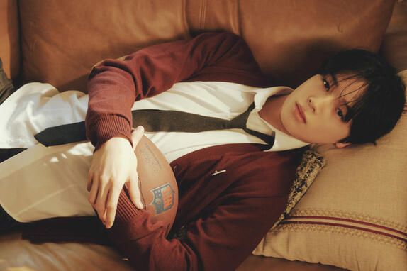 First Howling : WE (Bloom) (2023)