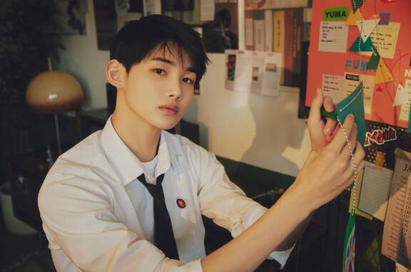 First Howling : WE (Bloom) (2023)